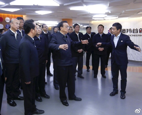 李克强西安考察询问创客们：你们最需要什么政策支持？