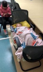 3个普通人的除夕关键词：孩子、泡面、N95口罩