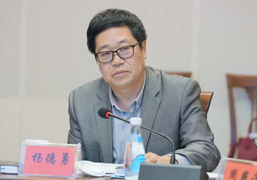 杨德勇：保险业助力扶贫攻坚应利用其业务特点做出更大贡献