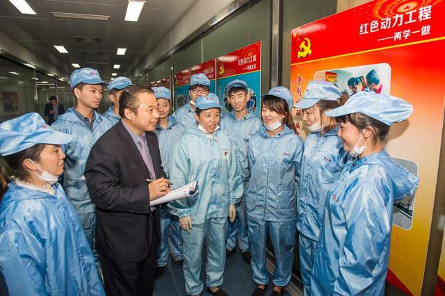 张天任代表：把电池产业打造成绿色能源产业