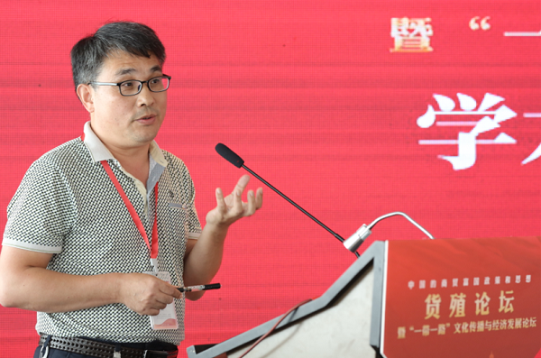 侯官响：信用视角下明代的抑商与通商
