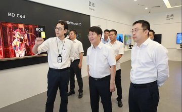 岳华峰在北京考察京东方集团和中国航天科技集团