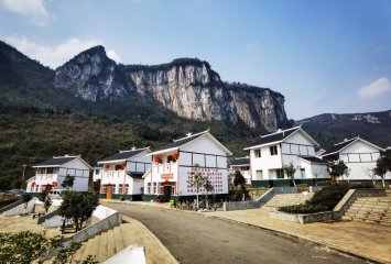 千年大跨越 日月换新天——写在全国脱贫攻坚总结表彰大会召开之际