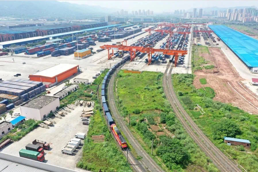 满弓劲发 满轴运行丨合肥中欧班列 24小时内实现4列连发