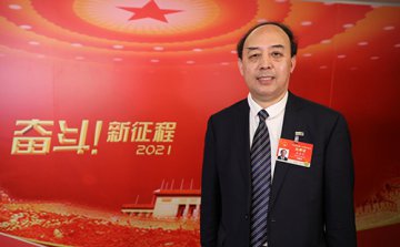 周洪宇代表：把新发展理念贯穿到教育理论和实践工作的全过程