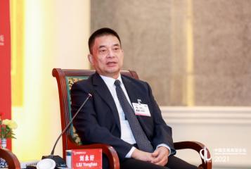 刘永好：建议国家对到农村工作的大学毕业生给予阶段性补贴