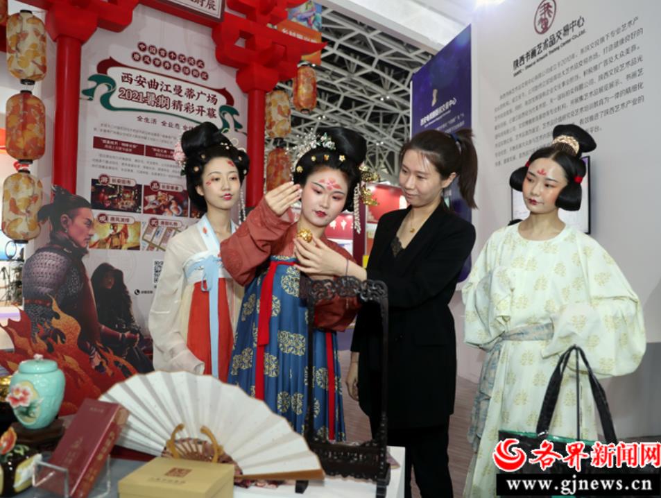 品特色美食看民族舞蹈 丝博会国际馆内体验浓浓异域风情