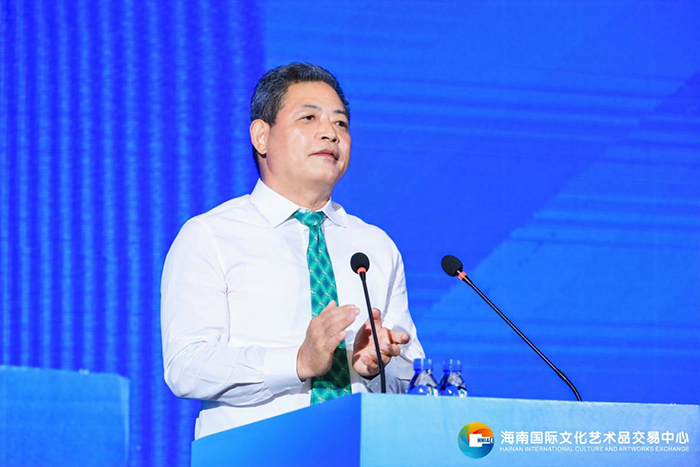 3中国民营文化产业商会会长吕建中主持峰会开幕式.jpg