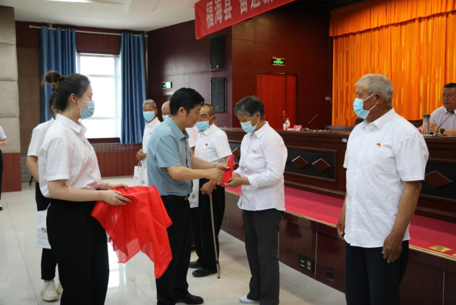 新疆旺源生物科技集团开展“庆七一 送关爱”活动