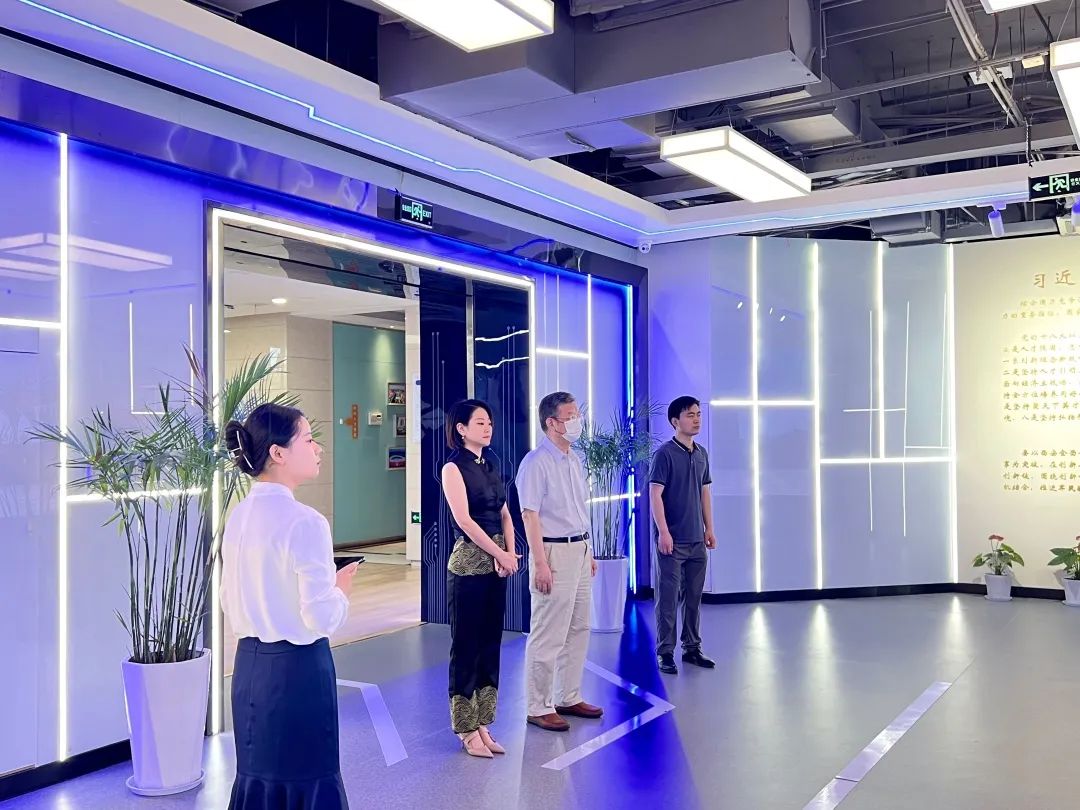 国务院发展研究中心研究员、国声智库名誉主任李国强一行参观调研人才港