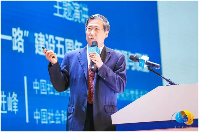 推动上合组织发展行稳致远