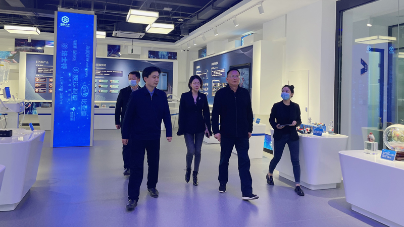 中国(陕西)自由贸易试验区西安管理委员会副主任李群刚参观调研西安人才综合服务港