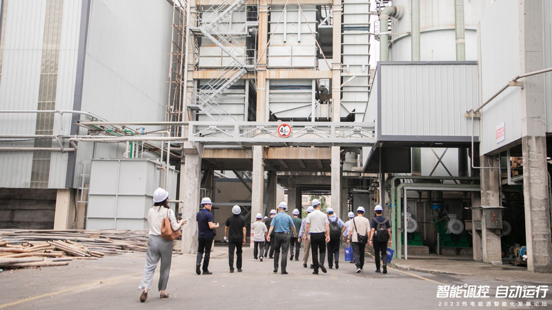 来自全国各地的上百位热电企业负责人实地参观海宁马桥大都市热电