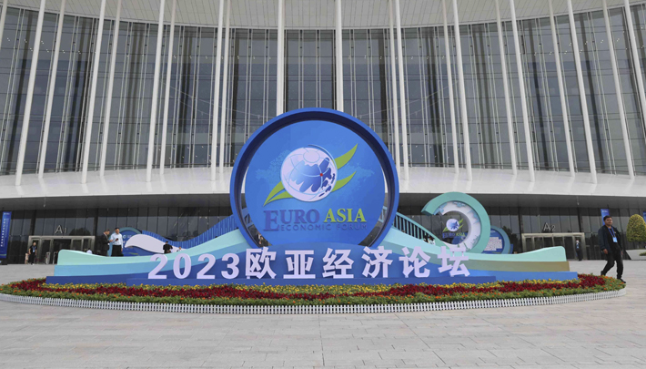 “以展带会、展会结合”助力企业深度挖掘市场潜力，扩大交流合作。