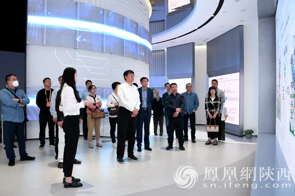 2023欧亚经济论坛科技分会嘉宾一行赴西安高新区调研交流