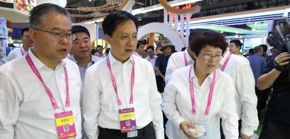 第30届杨凌农高会乾县领导齐上阵推介乾县农产品
