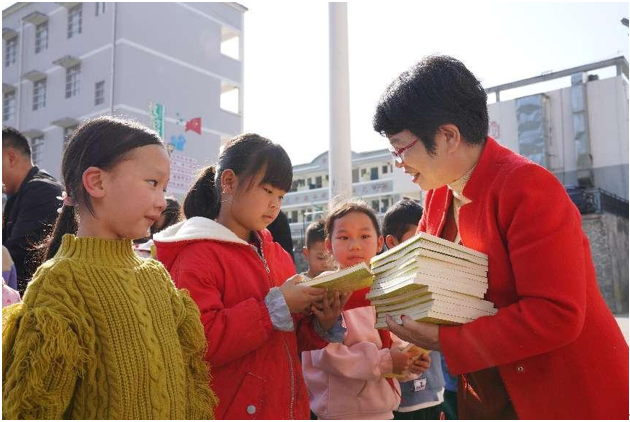 情系山区，爱满山村校园 ——丁灯诗歌微电影 诗歌MV公益巡播
