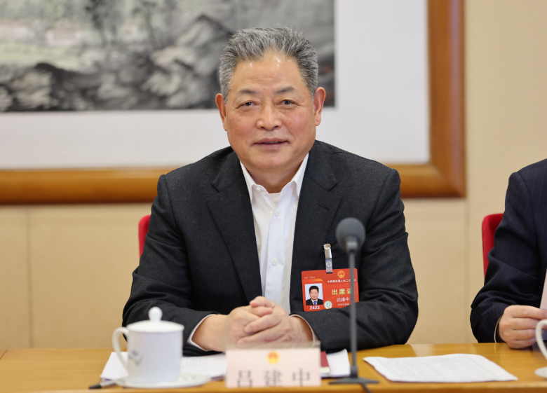 《智慧中国》专访：吕建中建议平等对待非国有博物馆
