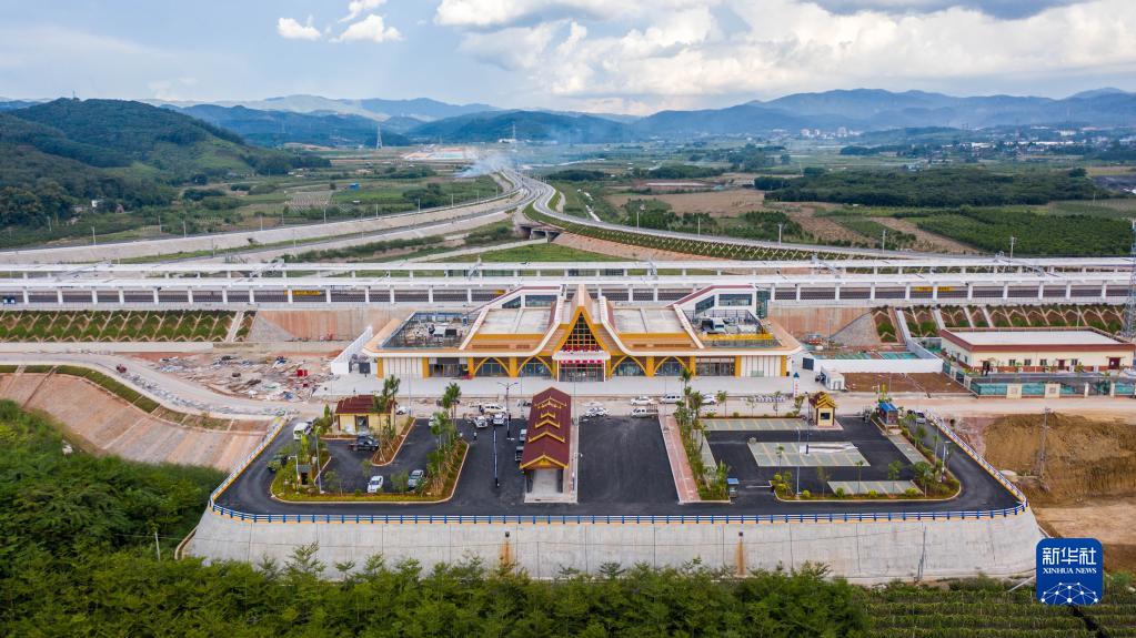 中老铁路国内段的玉（溪）磨（憨）铁路野象谷车站一景