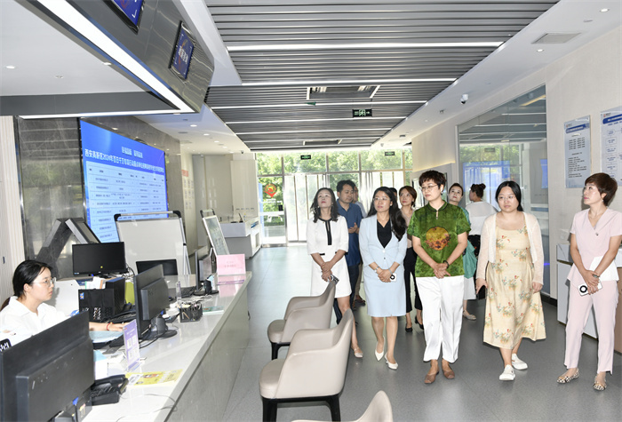新质生产力西安女性人才调研行动 首站西安人才综合服务港