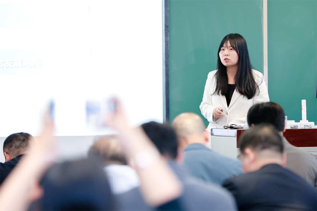 来自全国各地的专家学者，共同探讨京津冀商文化