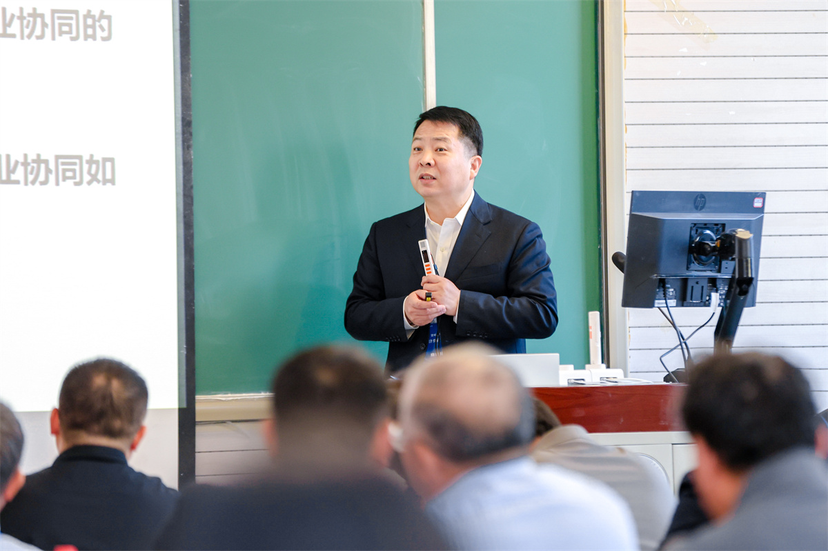 来自全国各地的专家学者，共同探讨京津冀商文化