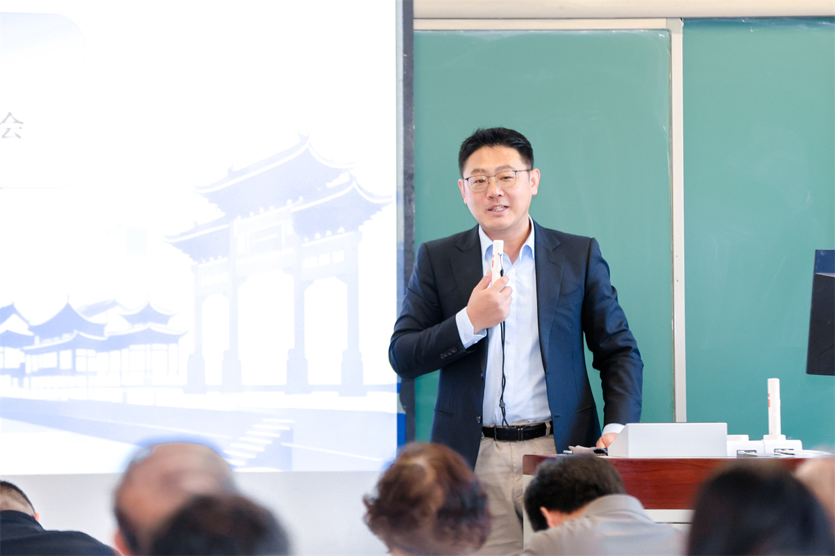 来自全国各地的专家学者，共同探讨京津冀商文化