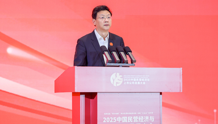 新华网党委书记、董事长储学军主持开幕式