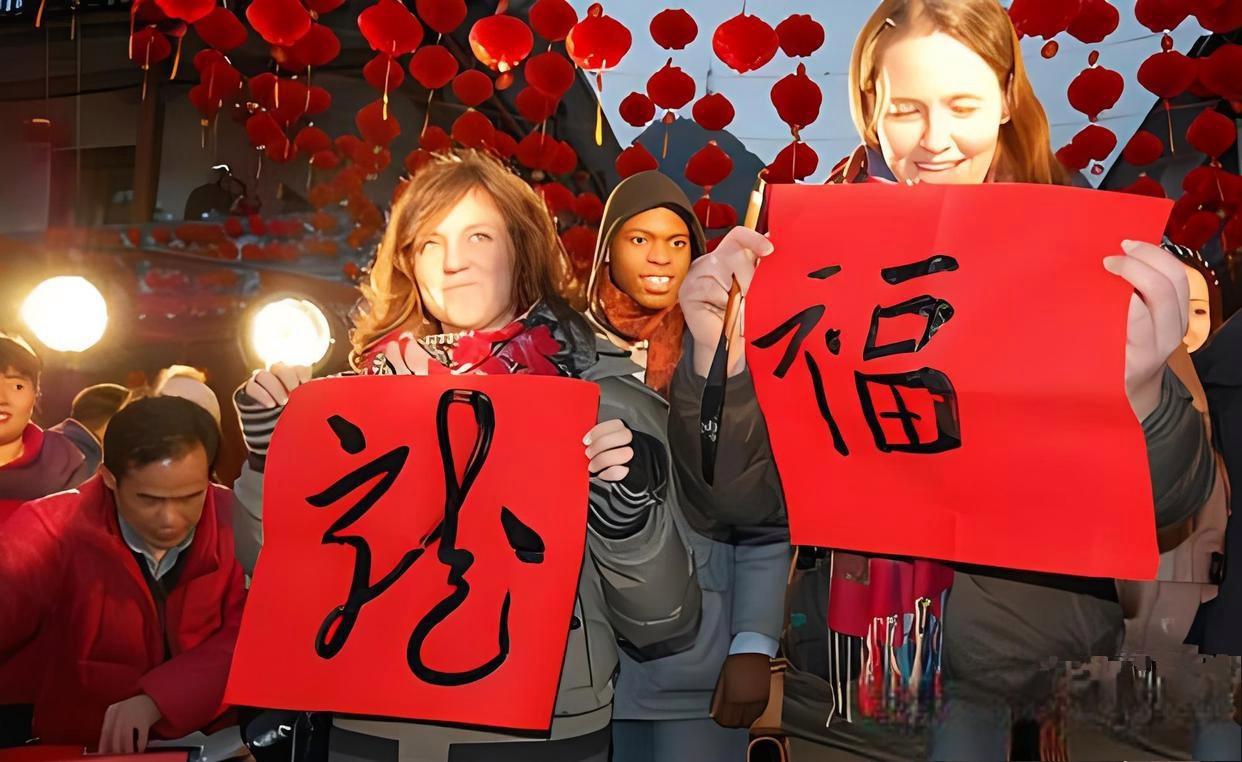 外国游客扎堆中国年，中华文化软实力持续彰显