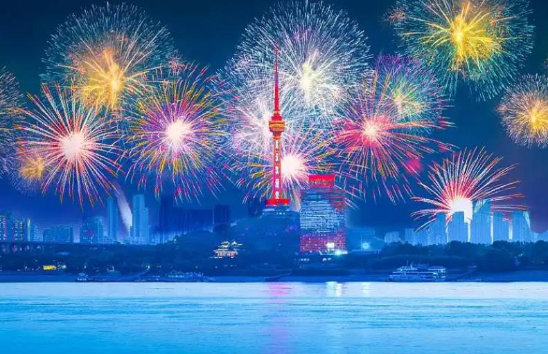 浦东大街小巷“中国红”璀璨 “来浦东 过大年”新春系列活动启动 让“年味”融入市民日常场景