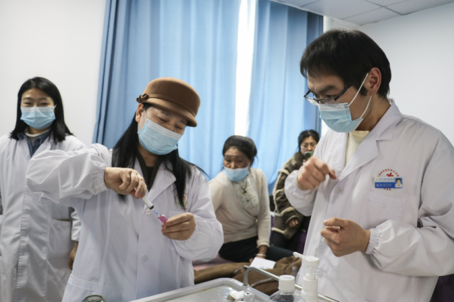 九三学社陕西省委赴贵州省毕节市威宁县开展“地域+领域”组团式医疗帮扶活动